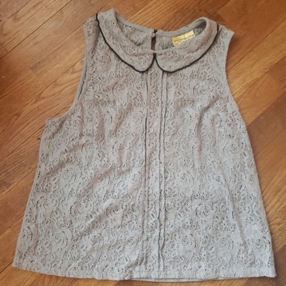 Vera Wang Grey sleeveless top with collar large